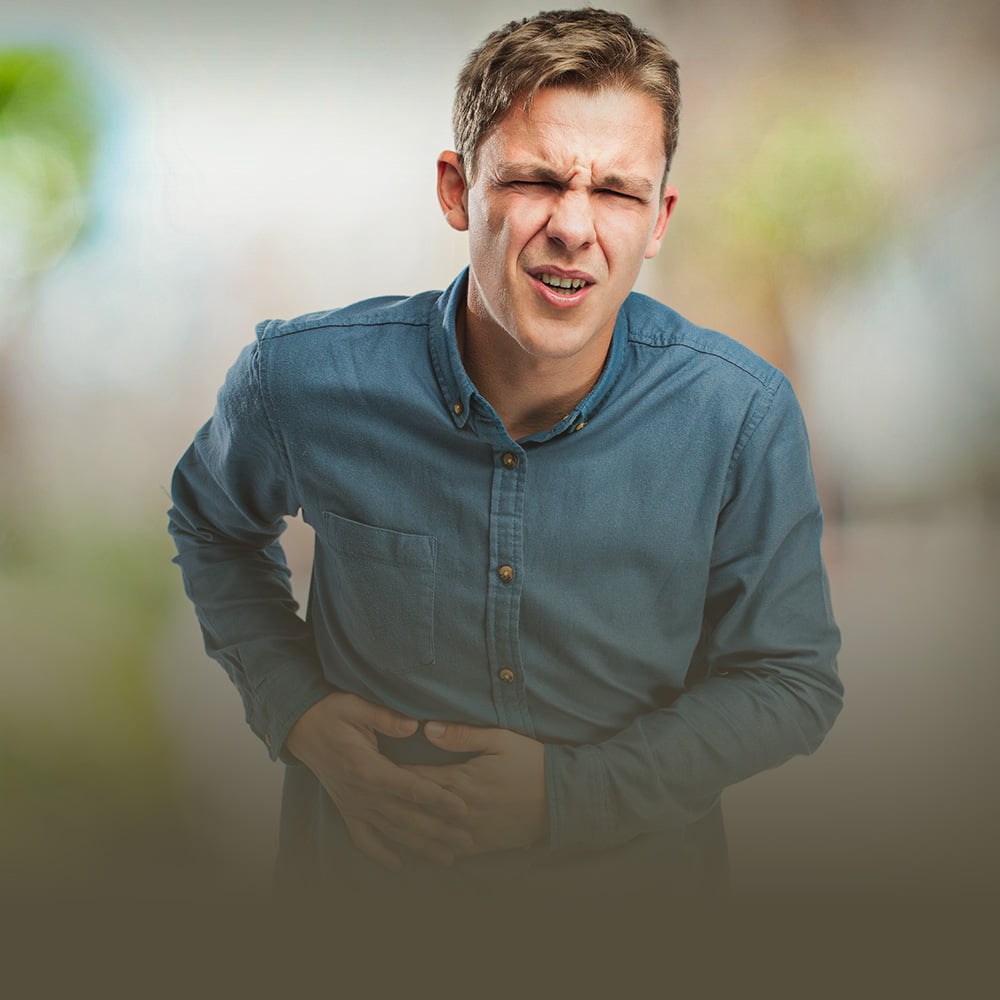 Man holding stomach: signs of congestion